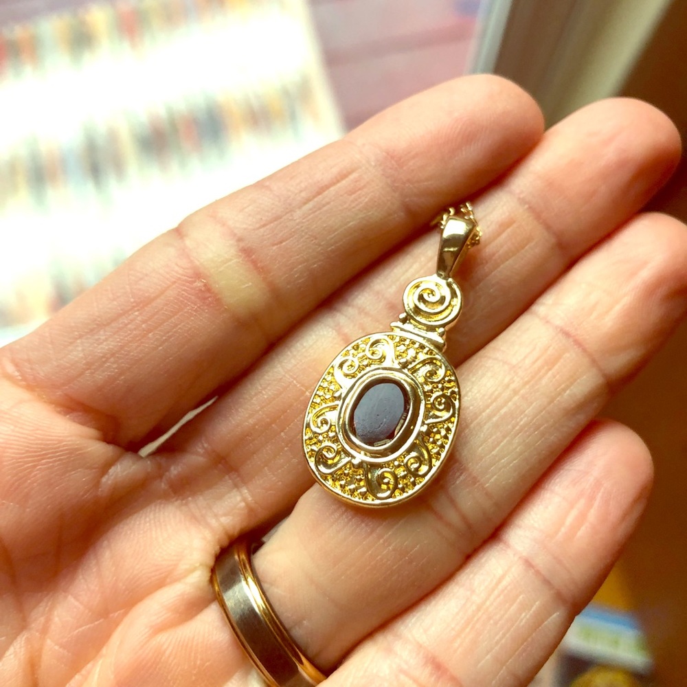 Vintage garnet pendant.